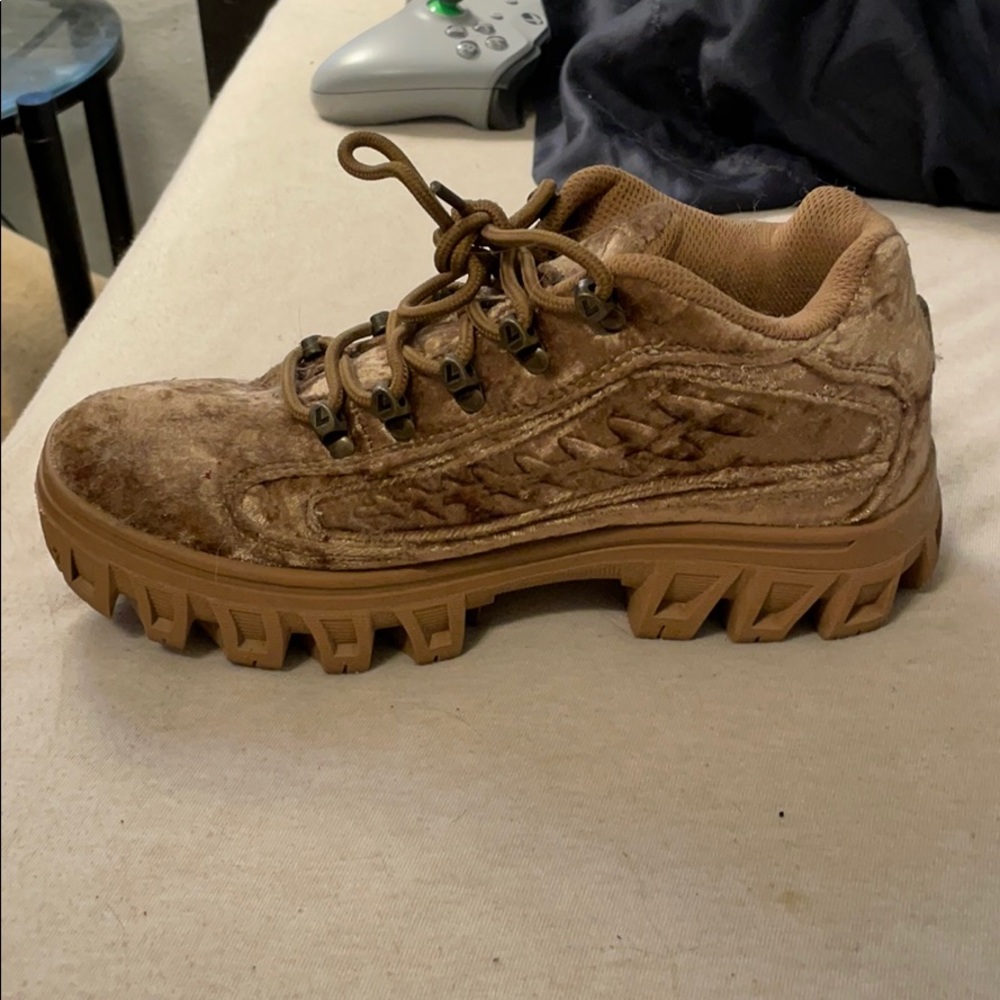 Lugs never worn but once